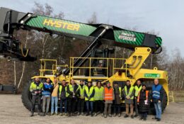 Bàn giao mẫu thử nghiệm xe reach stacker pin nhiên liệu hydro đầu tiên cho Cảng Valencia