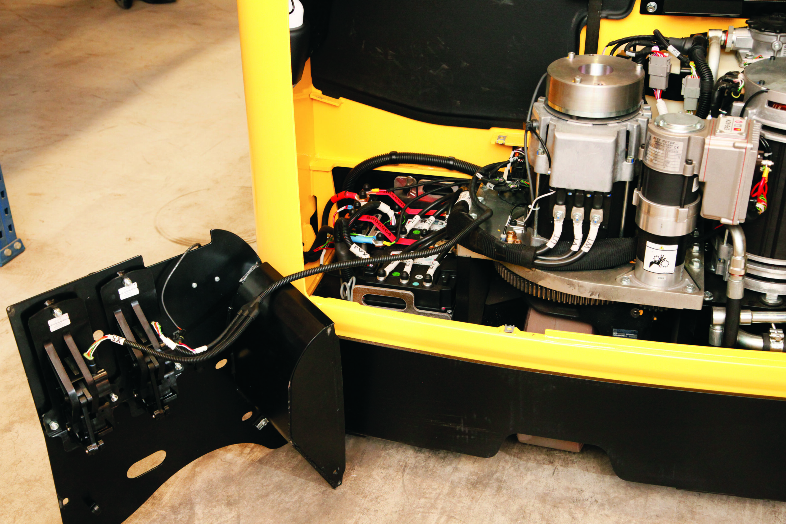 xe nâng reach truck Hyster, xe nâng reach truck, xe nâng Hyster, xe nâng Hoa Kỳ, xe nâng reach truck R2.0HD