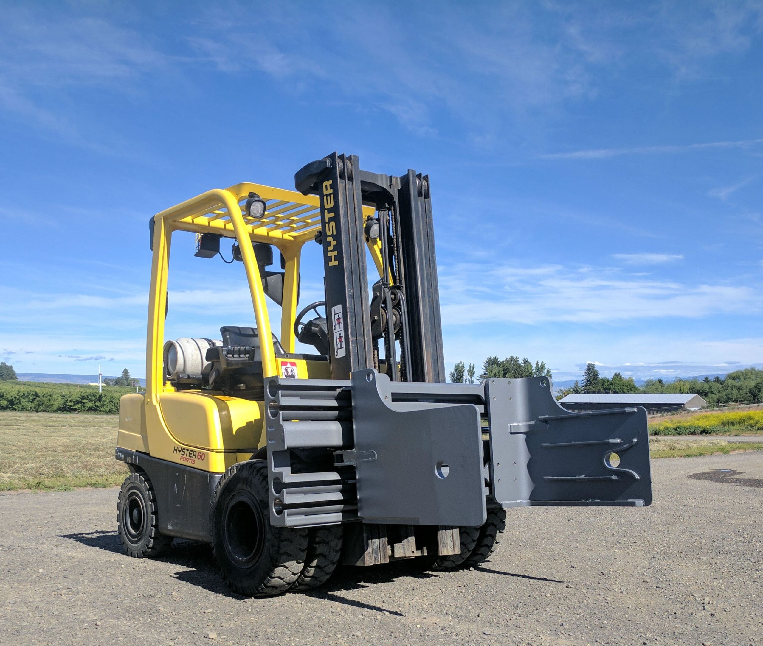 xe nâng Hyster lắp kẹp giấy vuông, xe nâng lắp kẹp giấy vuông, xe nâng điện Hyster, xe nâng Hyster lắp bale clamp, xe nâng Hyster, xe nâng Hoa Kỳ, xe nâng Mỹ, xe nâng cho ngành công nghiệp giấy tái chế