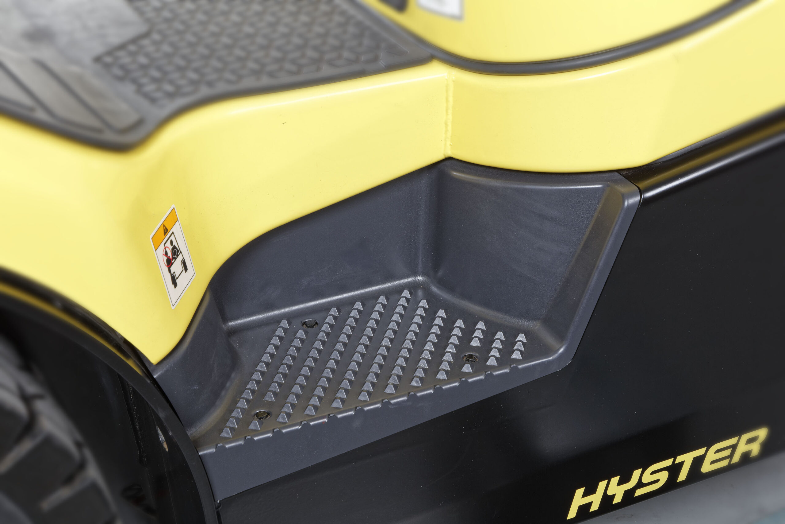 bục lên xuống xe nâng rộng, xe nâng công thái học Hyster, xe nâng H2.0-3.5A