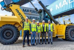 HYSTER TRIỂN KHAI XE NÂNG CONTAINER ĐIỆN – REACHSTACKER CHẠY ĐIỆN TẠI HÀ LAN