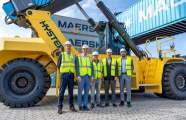 HYSTER TRIỂN KHAI XE NÂNG CONTAINER ĐIỆN – REACHSTACKER CHẠY ĐIỆN TẠI HÀ LAN