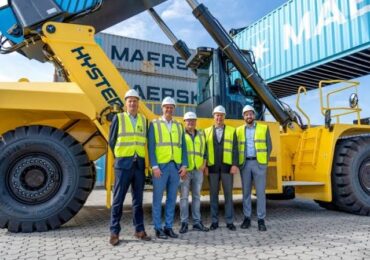 HYSTER TRIỂN KHAI XE NÂNG CONTAINER ĐIỆN – REACHSTACKER CHẠY ĐIỆN TẠI HÀ LAN
