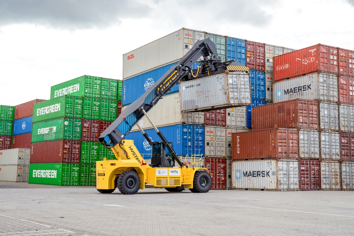 xe nâng công chạy hoàn toàn bằng điện Hyster