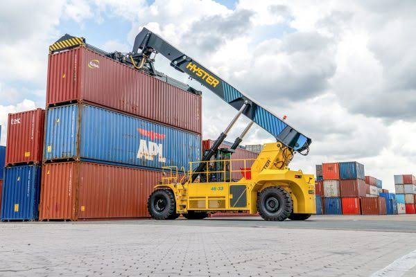 Xe nâng reach stacker Hyster chạy hoàn toàn bằng điện