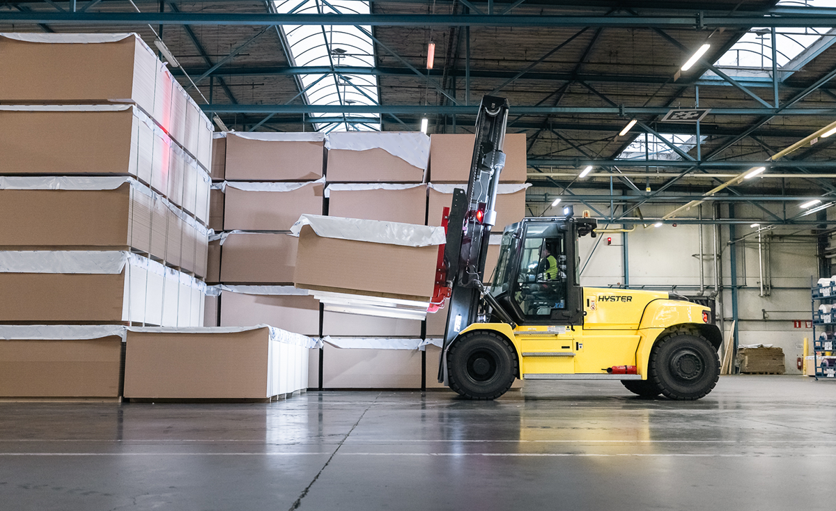xe nâng điện Hyster J10-18XD có dải sức nâng lớn từ 10 - 18 tấn