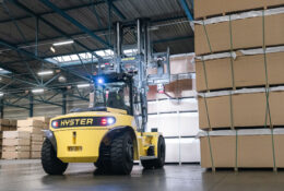 Xe nâng điện Hyster J10-18XD đạt Giải Bạc Best in Biz Awards
